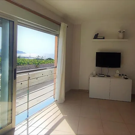 In Playa San Juan, Casa Greg 圣胡安海滩